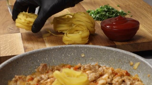 Рецепт СПАГЕТТИ С ТОМАТНЫМ СОУСОМ по-итальянски. Как приготовить итальянскую пасту в томатном соусе
