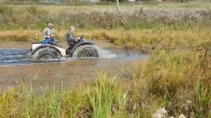 Прототип вездехода Чибис 3.  По заросшему пруду на бескамерных ободрышах с протектором