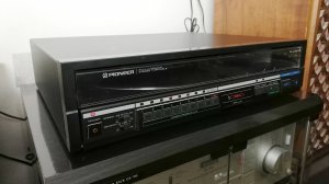 Pioneer PL-L70F. Программируемый тангенциальный автоматический  проигрыватель винила.