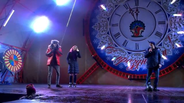 Девушка с пудовой гирей смотреть онлайн