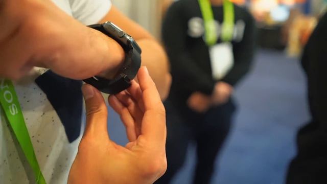 Как говорить сквозь пальцы? | #CES2018 смотреть онлайн