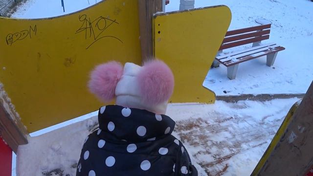 Выпал первый СНЕГ Идём на горки устраивать СОРЕВНОВАНИЯ Nastya life VLOG [4k UHD] 0+ смотреть онлайн