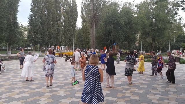 А на чёрных ресницах, снег кружится и тает смотреть онлайн