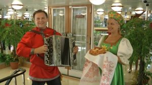 Русская встреча с хлебом -солью.