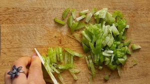 СВЕКОЛЬНЫЙ САЛАТ С СЕЛЬДЕРЕЕМ