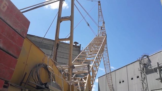 Положил стрелу гусеничного крана МКГС 100.1 смотреть онлайн