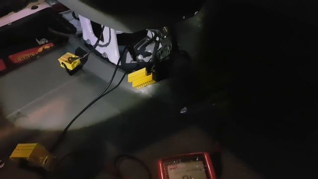 VW Crafter 2E 2010 Airbag light on. Codes B1600 and B1003. Fault finding and repair.