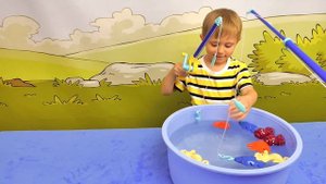 Играем с Даником в рыбалку Баттат. Весёлое видео для детей с игрушками Battat