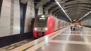 «Аэроэкспресс» ЭС2Г-105 «Ласточка» прибывает на о.п. Аэропорт Внуково. 08.01.2024 г.