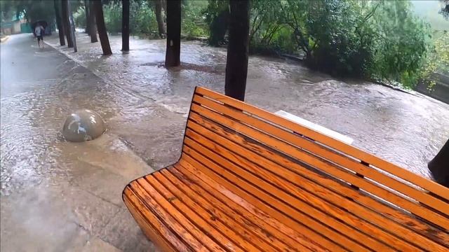 ?18.08.2022 ДОРОГИ КАК РЕКИ / В ЯЛТЕ ПОТОП / КРЫМ АВГУСТ 2022 смотреть онлайн