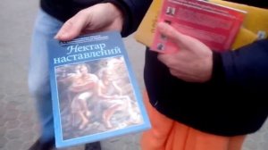 Кришнаиты подарили ростовчанину книгу рецептов русской кухни вместо духовности