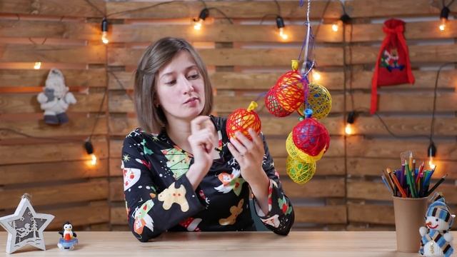 DIY Новогодний ДЕКОР своими руками | Делаем гирлянду и рождественский венок из шариков