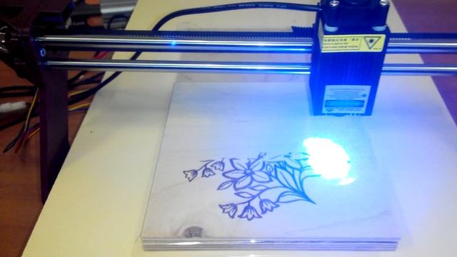 Испытание лазерного выжигателя с чпу c 1 ваттным лазером смотреть онлайн