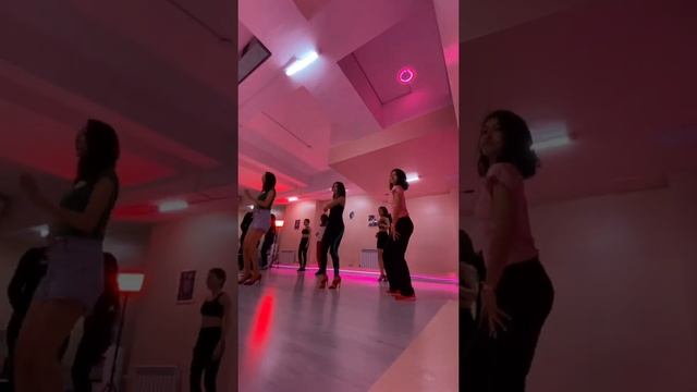 Мой 3-урок бачаты #бачата #урокбачаты #бачатаастана смотреть онлайн