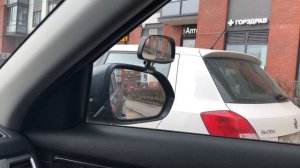 Параллельная парковка когда машины сзади нет . И к поребрику близко не подъезжаем.