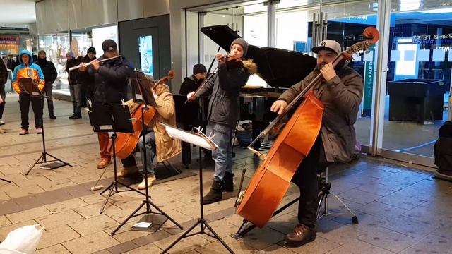 Мюнхен. Уличные музыканты. смотреть онлайн