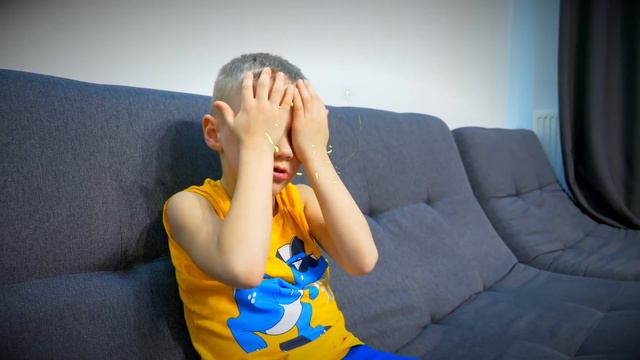 Играем в прятки с кошкой Hide and seek with cat смотреть онлайн