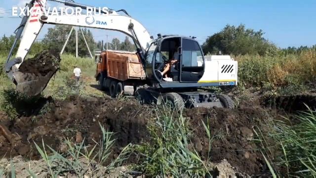 ЭКСКАВАТОР ЕК 14-20 RM,ГРУЗИМ ГРУНТ ОДИН ЭКСКАВАТОР И ПЯТЬ САМОСВАЛОВ???