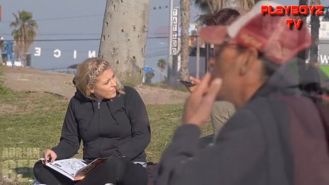 МОЖНО ПОНЮХАТЬ ТВОИ НОГИ ? (ПРАНК) смотреть онлайн