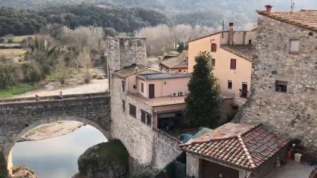 посещение средневекового каталонского города Бесалу -- Besalu Spain смотреть онлайн