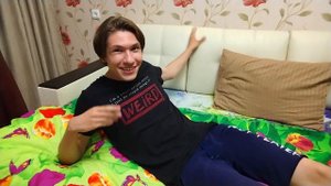 как встать с дивана?