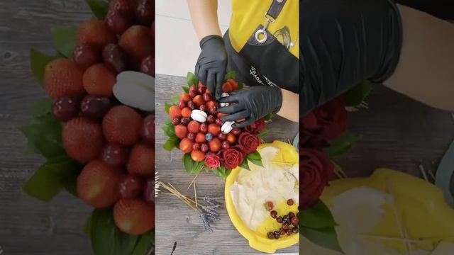 Мастер класс: шикарная шляпная коробка с розами и клубникой. Инструкция по сборке.