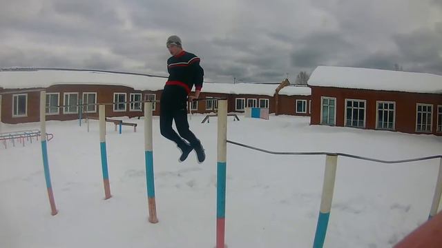 10 простых и красивых элементов на турнике. смотреть онлайн