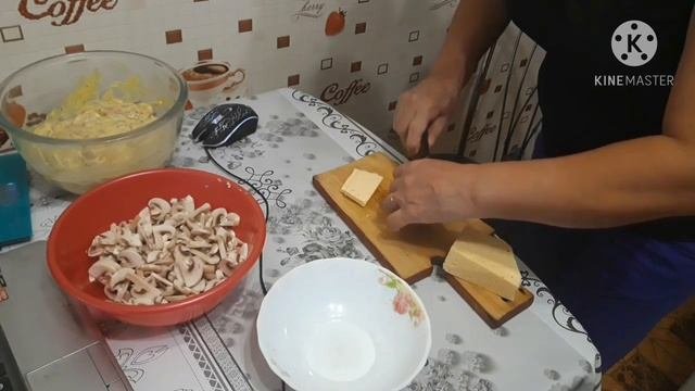 #куриныерулетики  Куриные рулетики по-французски с грибами и сыром.