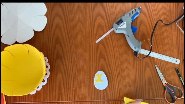 Корзинка для пасхальных яиц. Корзинка из фоамирана.