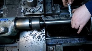 Токарная обработка ДЛИННОЙ детали.  Делаем оснастку для ратационной  вытяжки металла.