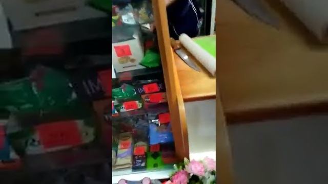 Идём в магазин с подругой покупаем на 200р смотреть онлайн