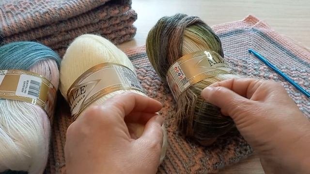 Детский плед крючком в работе/Мозаичное вязание