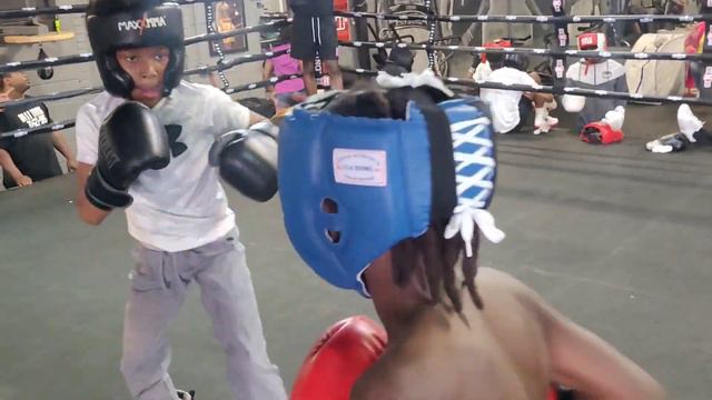 SupaFly vs Rex at Tony Superbad Harrison Boxing Gym sparring session смотреть онлайн