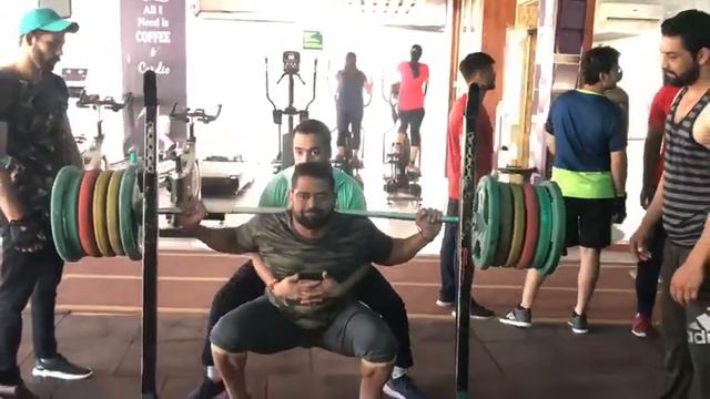 Squats 210 Kgs.Powerlifting Practice.. смотреть онлайн