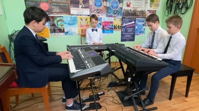 «Ансамбль синтезаторов Золотой долины» – Пол Маккартни, Джон Леннон «Yesterday» смотреть онлайн