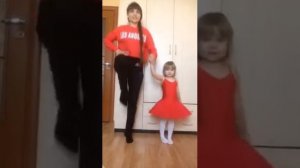 Танцевальные упражнения для детей: подскоки и галоп.