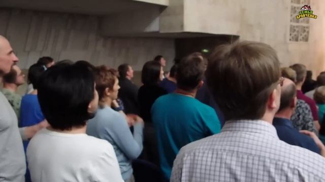 Воскресный день. Выходной. Стрижка. Служба. Подарки. И др. 09.22г. Семья Бровченко.