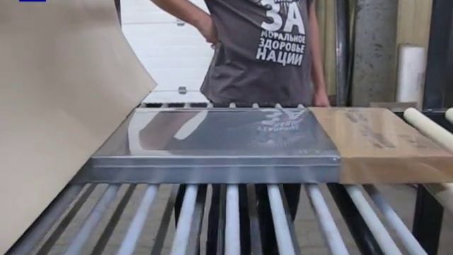 Упаковка полок в полурукав