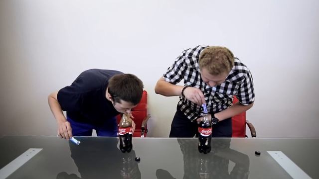 Парни пробуют МЕНТОС С КОЛОЙ ВО РТУ ☑️ смотреть онлайн