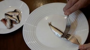 Быстрая разделка кильки на филе.