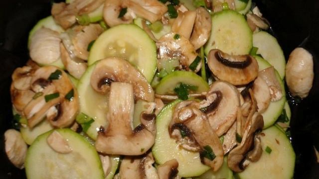 Кабачки жареные с грибами