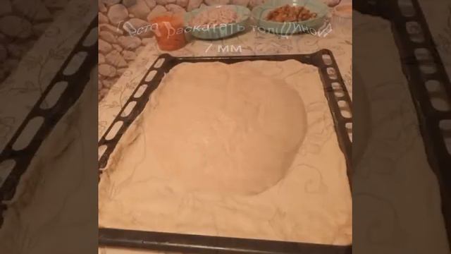 Пицца с морепродуктами? сочная и вкусная.