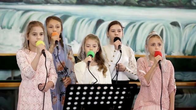 Ще зовсім раненько | спів дітей