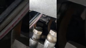 где находится номер двигателя мерседес om602 2.5 дизель