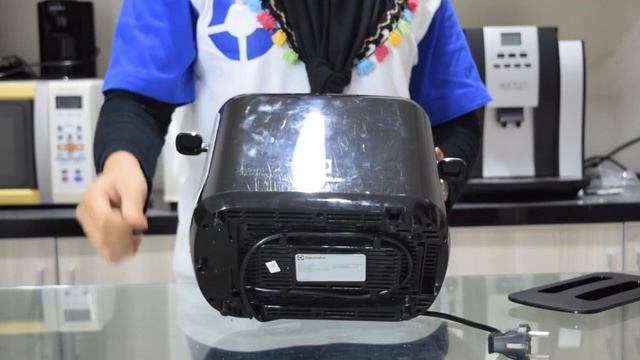 Unboxing Electrolux ETS3505 - Pop Up Toaster смотреть онлайн