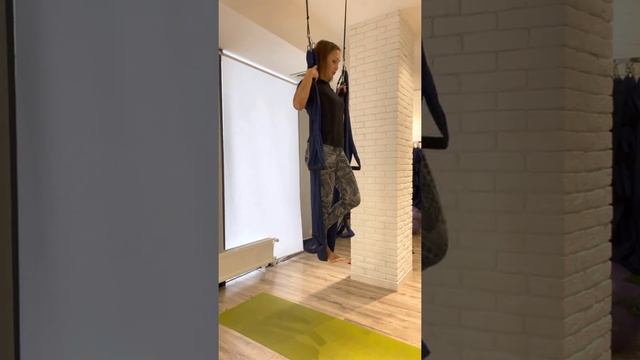 Асана стоя на гамаке. Хаста Падангуштхасана смотреть онлайн