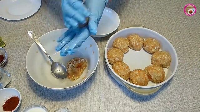 Куриные тефтели с рисом в соусе. Вкусные мясные шарики с подливкой