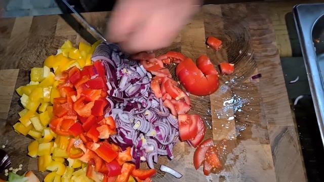 БОЛЬШОЙ ПЁСТРЫЙ ТОЛСТОЛОБИК В ПОМПЕЙСКОЙ ПЕЧИ! \ BIG SPECKLED SILVER CARP IN POMPEIAN OVEN! смотреть онлайн