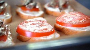 Закуска! Бутерброды со шпротами. Рецепт бутербродов со шпротами!