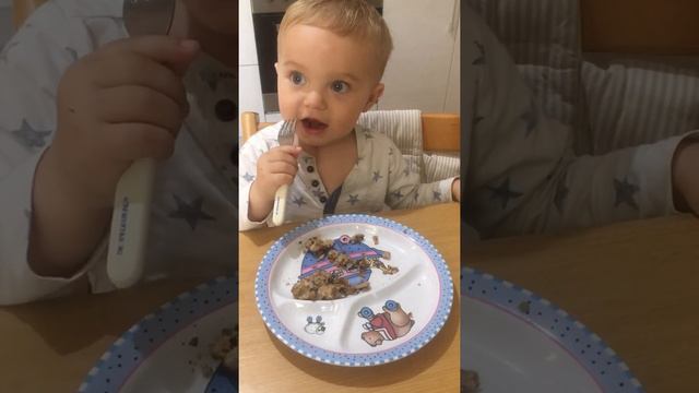 Кушает , первый день; самостоятельно) смотреть онлайн